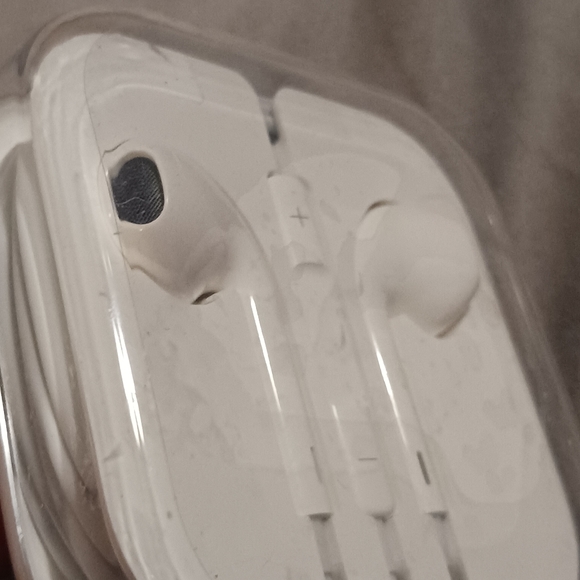 NEW! APPLE Ear Buds - Picture 3 of 7